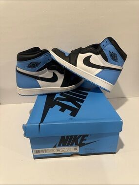 AIR JORDAN 1 RETRO HIGH OG ‘UNC TOE’ (DZ5485-400) SIZE: 10